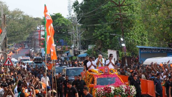 PM Modi, EPS, Nainar Nagendran on Roadshow